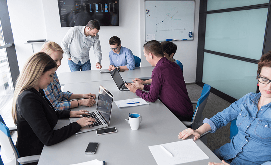 The team online supporting customers